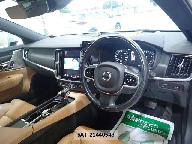 Volvo CROSS COUNTRY 2017-04 8338403-1