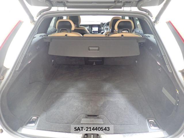 Volvo CROSS COUNTRY 2017-04 8338403-24