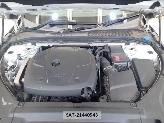 Volvo CROSS COUNTRY 2017-04 8338403-25