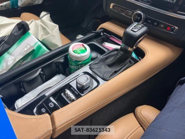 Volvo CROSS COUNTRY 2019-02 8372343-22