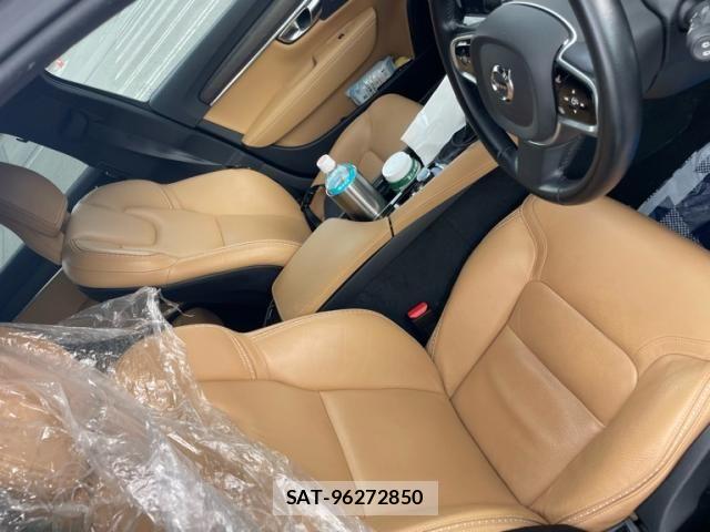 Volvo CROSS COUNTRY 2018-10 8564007-15
