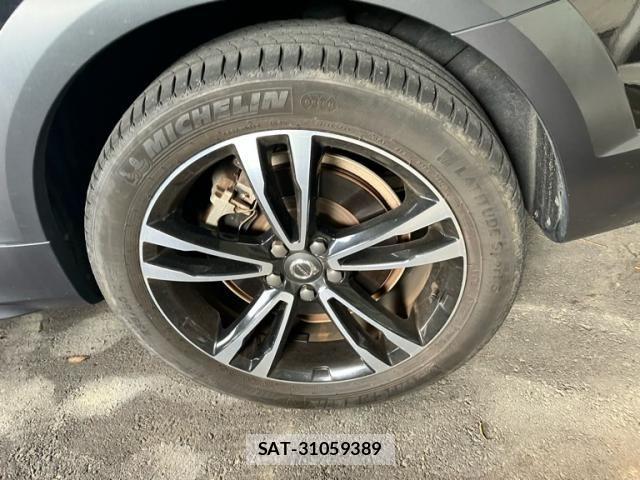 Volvo CROSS COUNTRY 2017-06 8832379-5