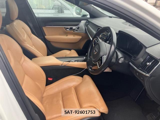 Volvo CROSS COUNTRY 2017-04 8851015-10
