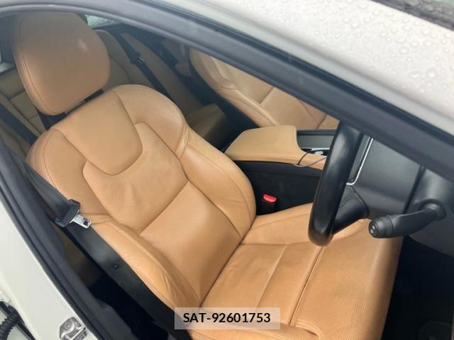 Volvo CROSS COUNTRY 2017-04 8851015-11