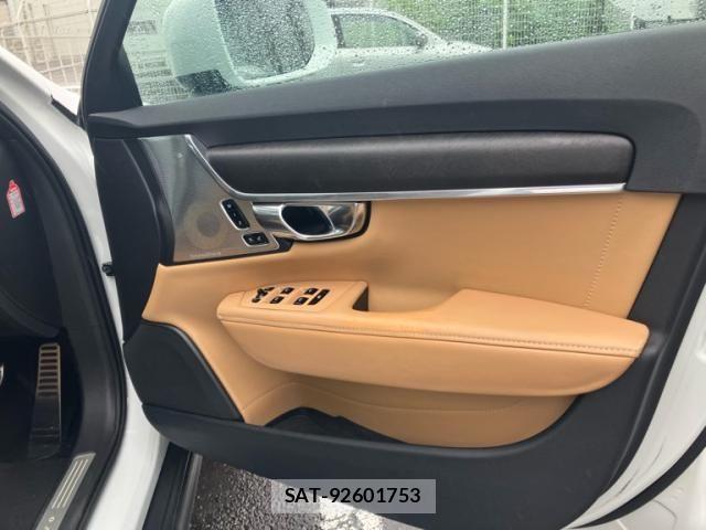 Volvo CROSS COUNTRY 2017-04 8851015-12