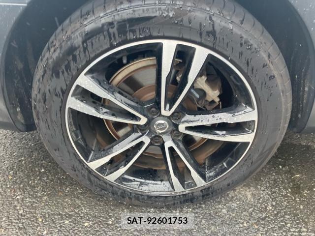 Volvo CROSS COUNTRY 2017-04 8851015-6