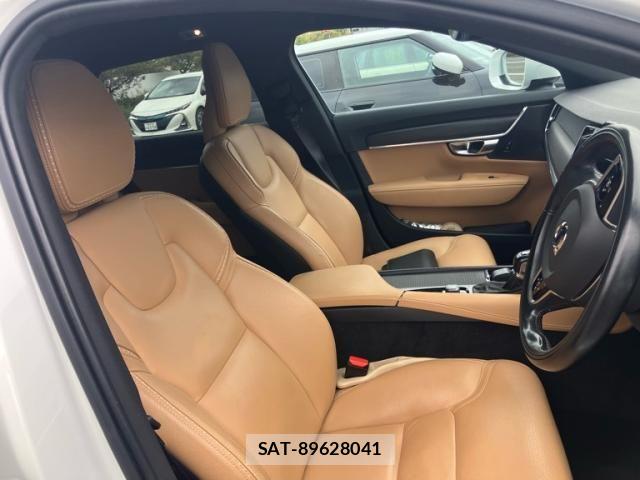 Volvo CROSS COUNTRY 2019-07 8882852-10