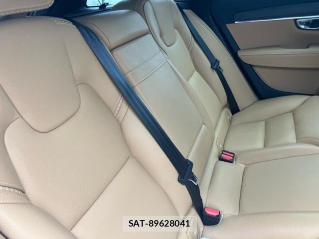 Volvo CROSS COUNTRY 2019-07 8882852-12