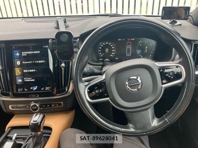 Volvo CROSS COUNTRY 2019-07 8882852-13