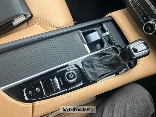 Volvo CROSS COUNTRY 2019-07 8882852-17