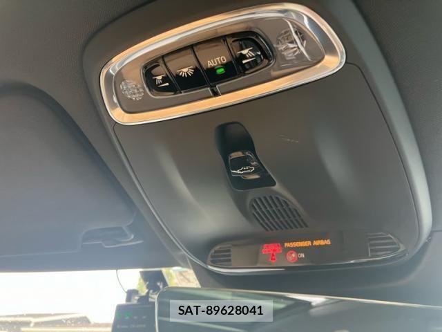 Volvo CROSS COUNTRY 2019-07 8882852-23