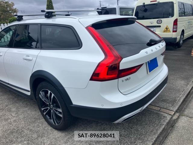 Volvo CROSS COUNTRY 2019-07 8882852-3
