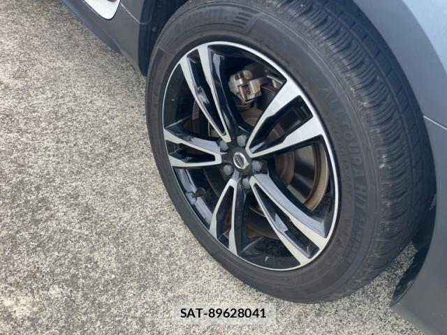 Volvo CROSS COUNTRY 2019-07 8882852-5