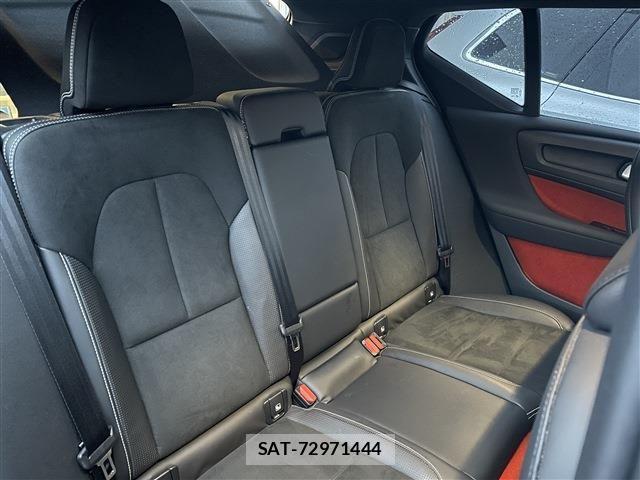 Volvo XC40 2020-03 992702-17