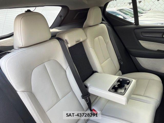 Volvo XC40 2024-08 1476524-11
