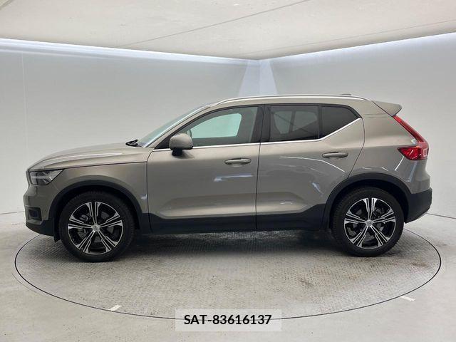 Volvo XC40 2021-03 1555218-19
