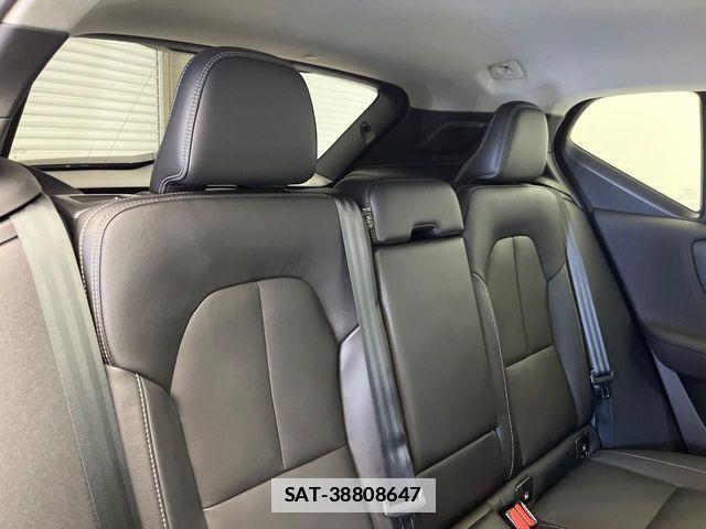 Volvo XC40 2024-07 1555214-12
