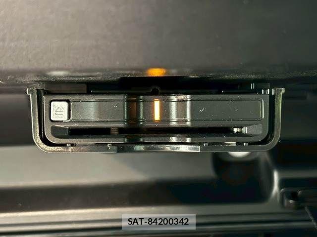 Volvo XC40 2023-09 2086108-11