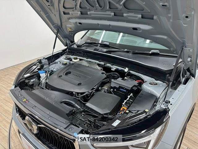 Volvo XC40 2023-09 2086108-17