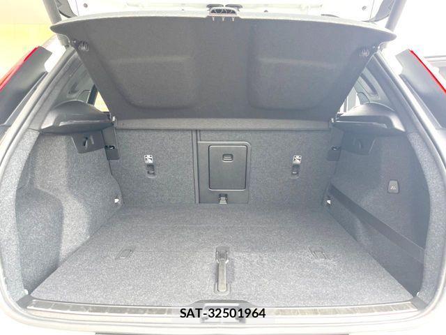 Volvo XC40 2018-12 2300313-13