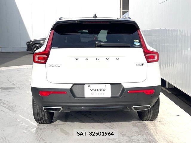 Volvo XC40 2018-12 2300313-18