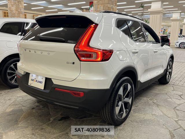 Volvo XC40 2024-12 3068981-9