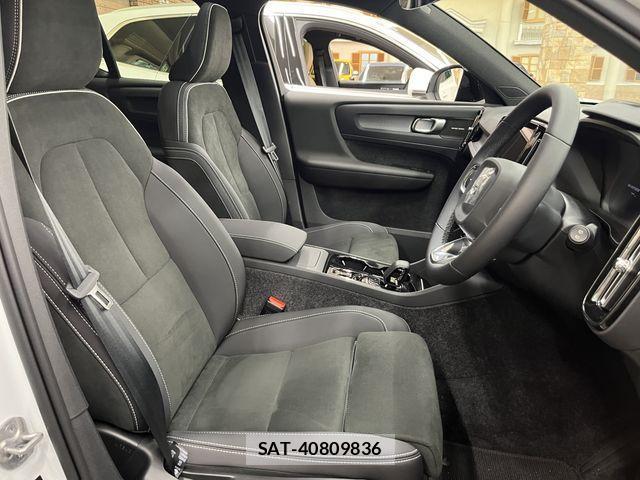 Volvo XC40 2024-12 3068981-3