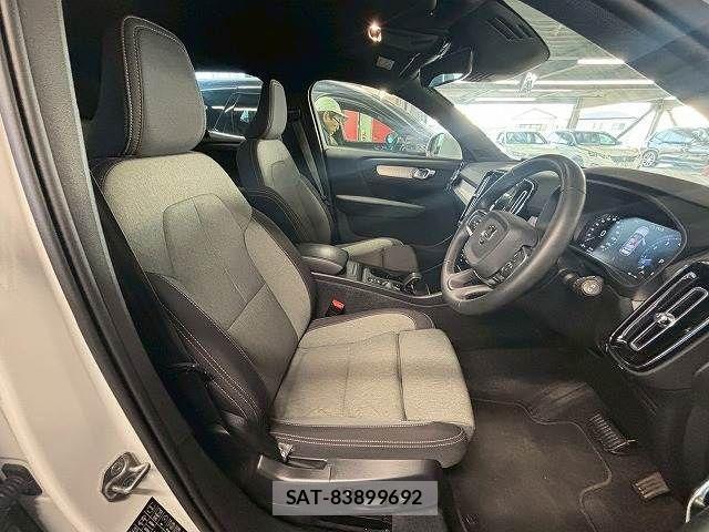Volvo XC40 2021-12 3068988-6