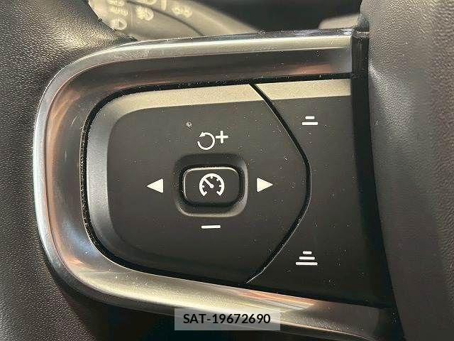 Volvo XC40 2020-12 3415405-9
