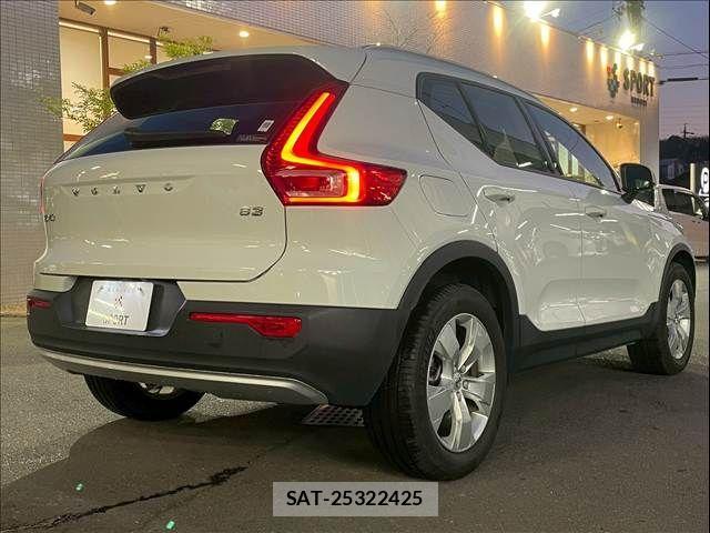 Volvo XC40 2022-05 3415403-16