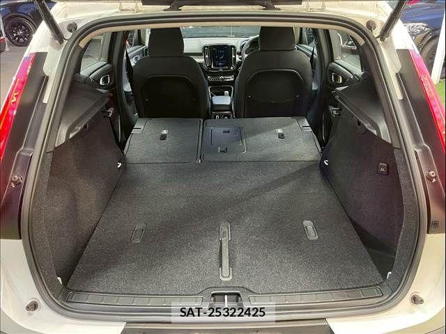 Volvo XC40 2022-05 3415403-17