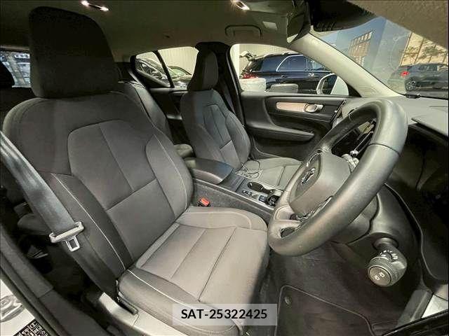 Volvo XC40 2022-05 3415403-4