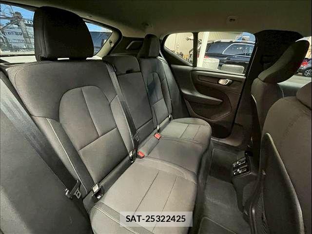 Volvo XC40 2022-05 3415403-5