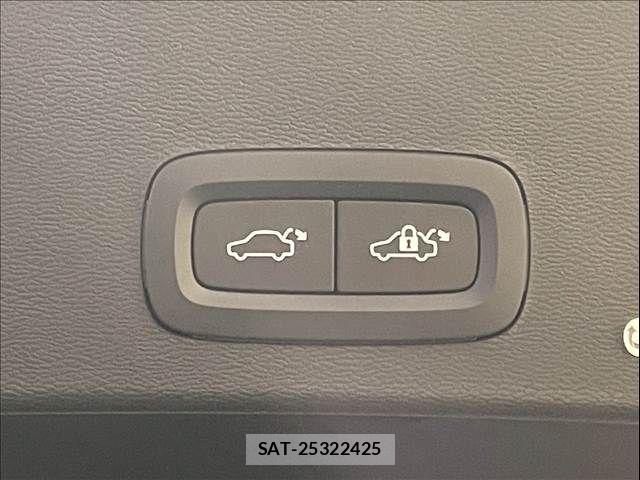 Volvo XC40 2022-05 3415403-8