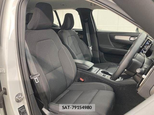 Volvo XC40 2022-05 3415402-4