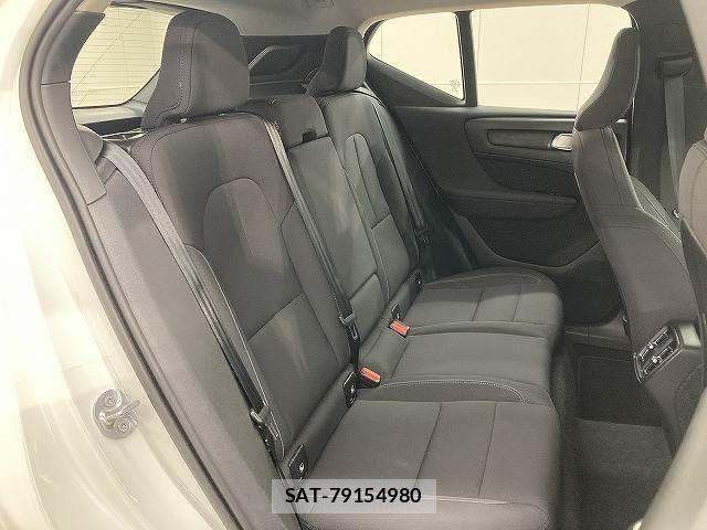 Volvo XC40 2022-05 3415402-5