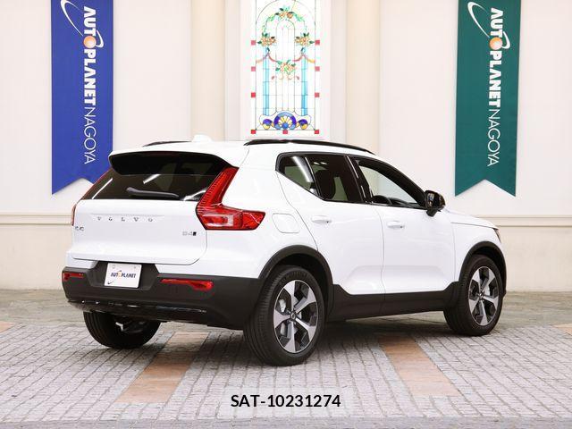 Volvo XC40 2024-12 3390572-2