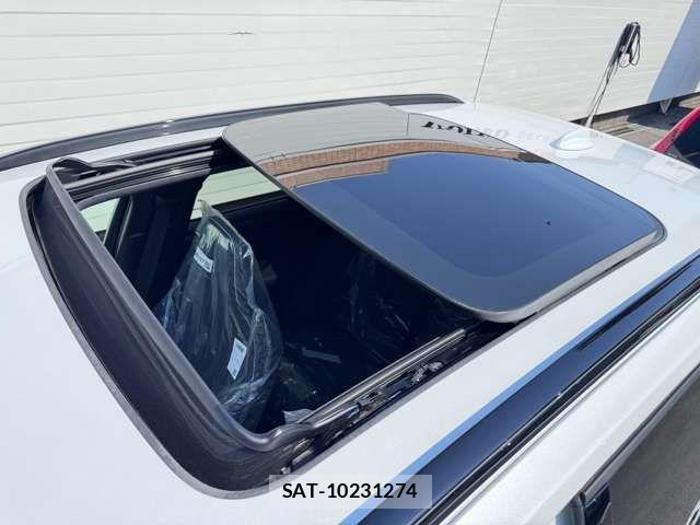 Volvo XC40 2024-12 3390572-5