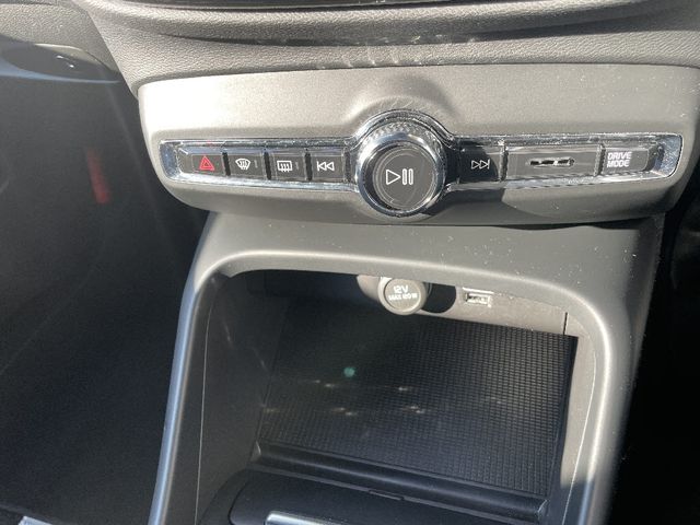 Volvo XC40 2019-12 3687076-12