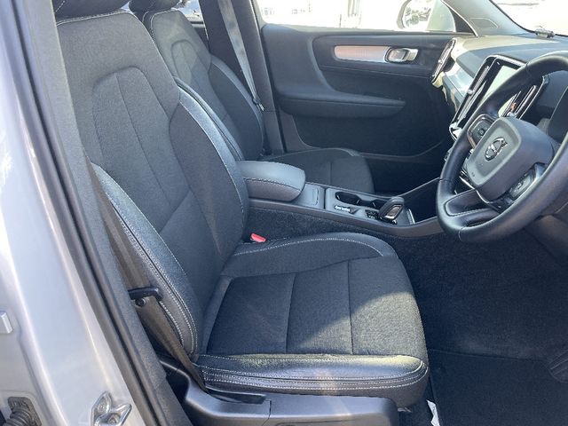 Volvo XC40 2019-12 3687076-3
