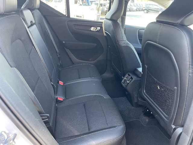 Volvo XC40 2019-12 3687076-4