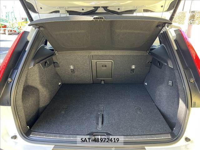 Volvo XC40 2022-06 4051317-10
