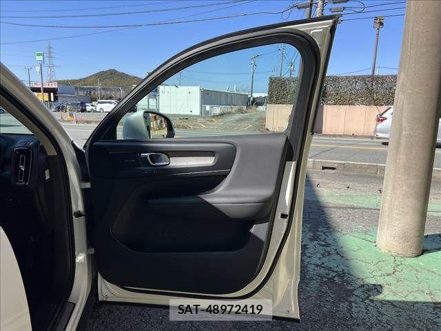 Volvo XC40 2022-06 4051317-12