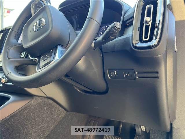 Volvo XC40 2022-06 4051317-14