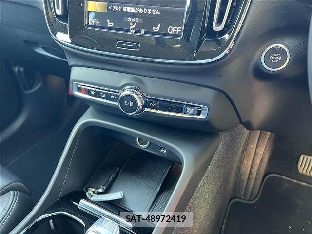 Volvo XC40 2022-06 4051317-16