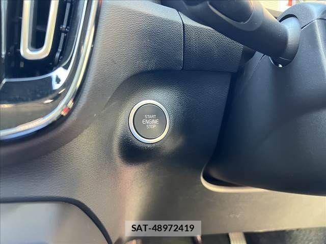 Volvo XC40 2022-06 4051317-17