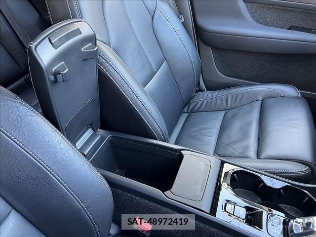 Volvo XC40 2022-06 4051317-19