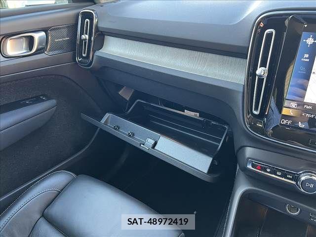 Volvo XC40 2022-06 4051317-21