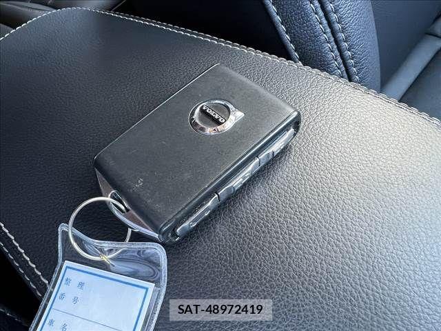 Volvo XC40 2022-06 4051317-23