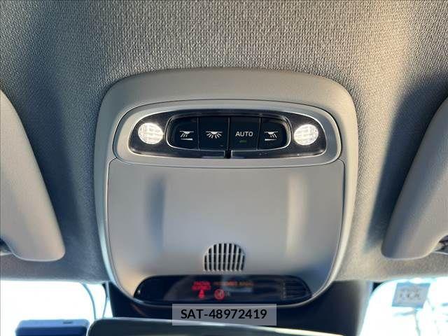 Volvo XC40 2022-06 4051317-24